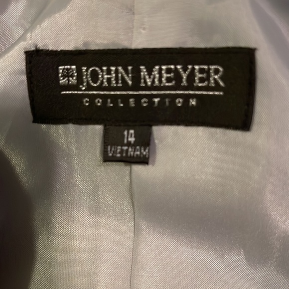 Suit - Picture 10 of 11